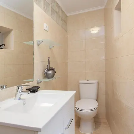 Principe Real 2 Bedrooms 2 Bathrooms, Air-con, Wi-fi, 1st Floor Lisboa
