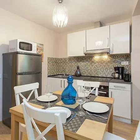 아파트 Principe Real 2 Bedrooms 2 Bathrooms, Air-con, Wi-fi, 1st Floor