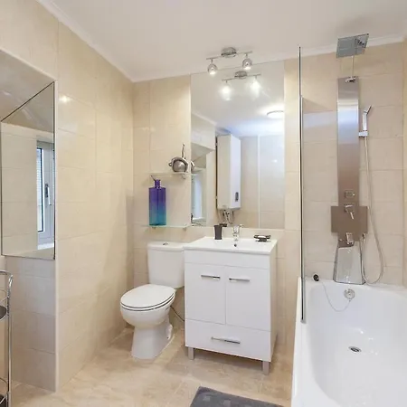 Principe Real 2 Bedrooms 2 Bathrooms, Air-con, Wi-fi, 1st Floor 리스본
