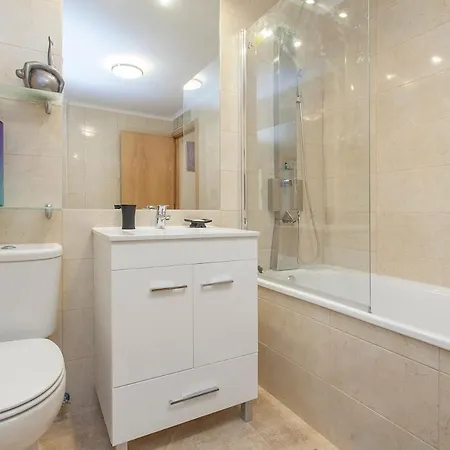 Principe Real 2 Bedrooms 2 Bathrooms, Air-con, Wi-fi, 1st Floor * 리스본