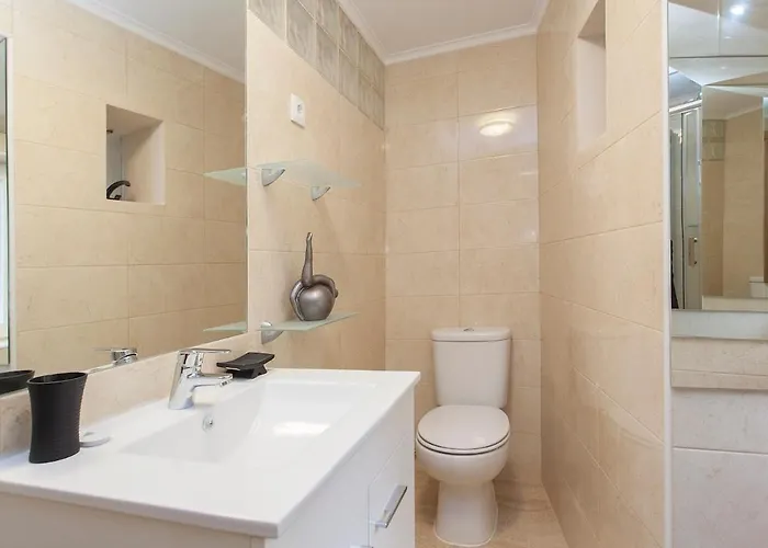 Principe Real 2 Bedrooms 2 Bathrooms, Air-con, Wi-fi, 1st Floor 리스본