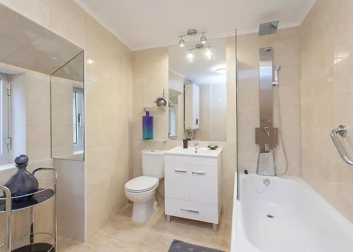 Principe Real 2 Bedrooms 2 Bathrooms, Air-con, Wi-fi, 1st Floor Lisboa